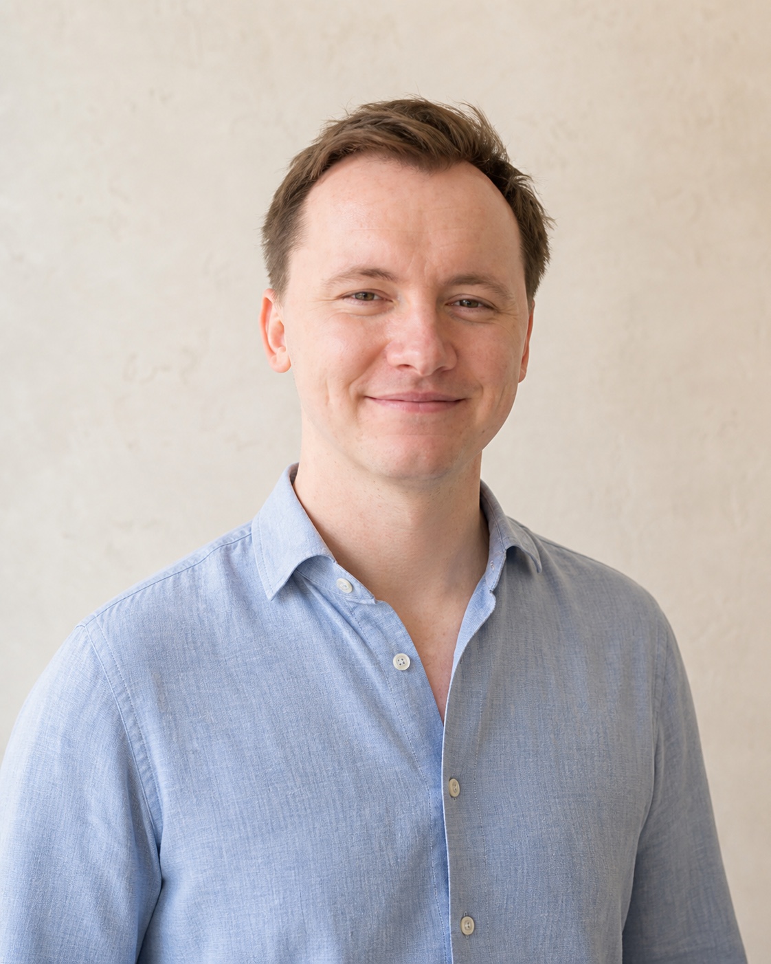 Portrait of Kevin Davidson.
